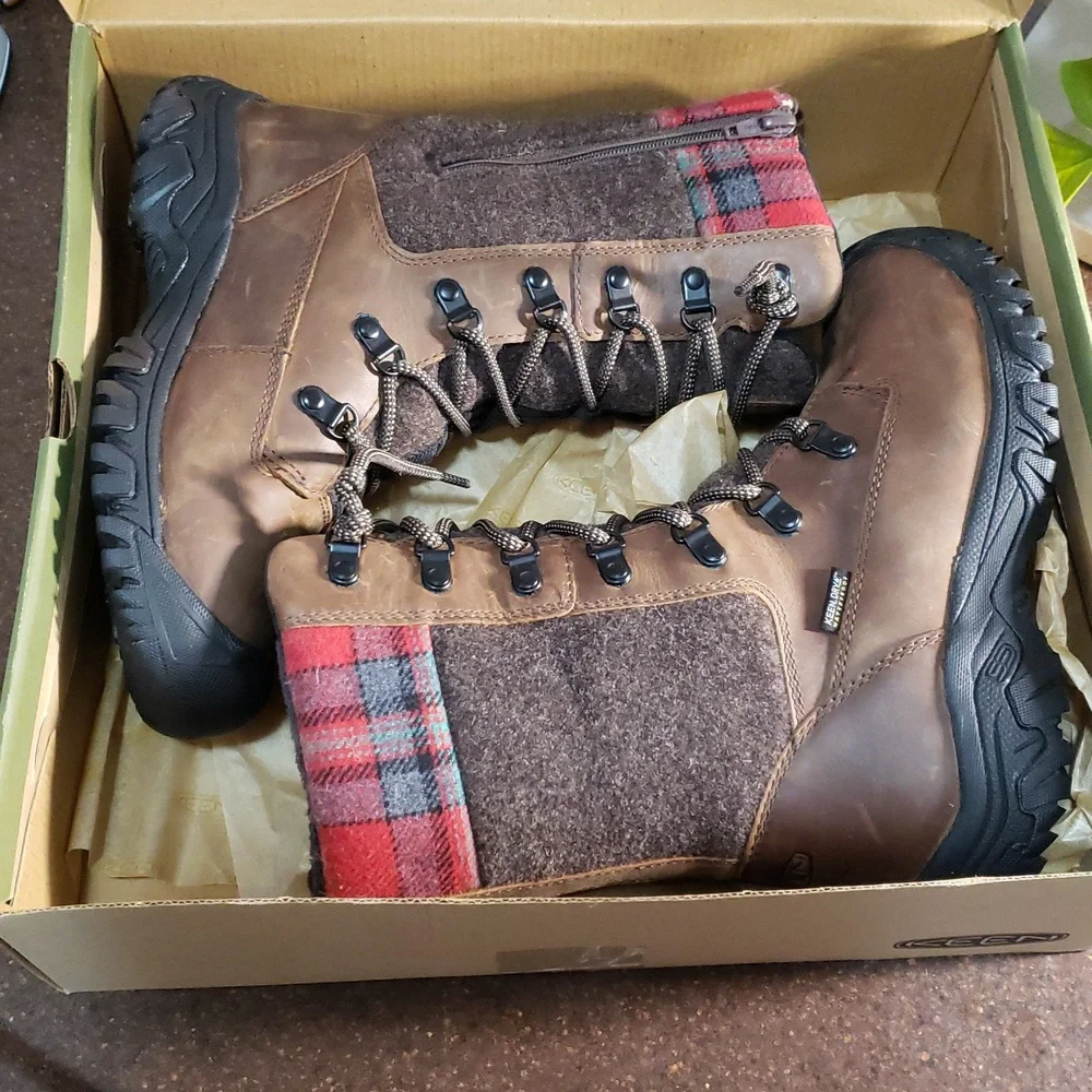 KEEN Woman's Boots KEEN Greta Plaid Tall Boot Waterproof. Size 6. - Picture 14 of 14